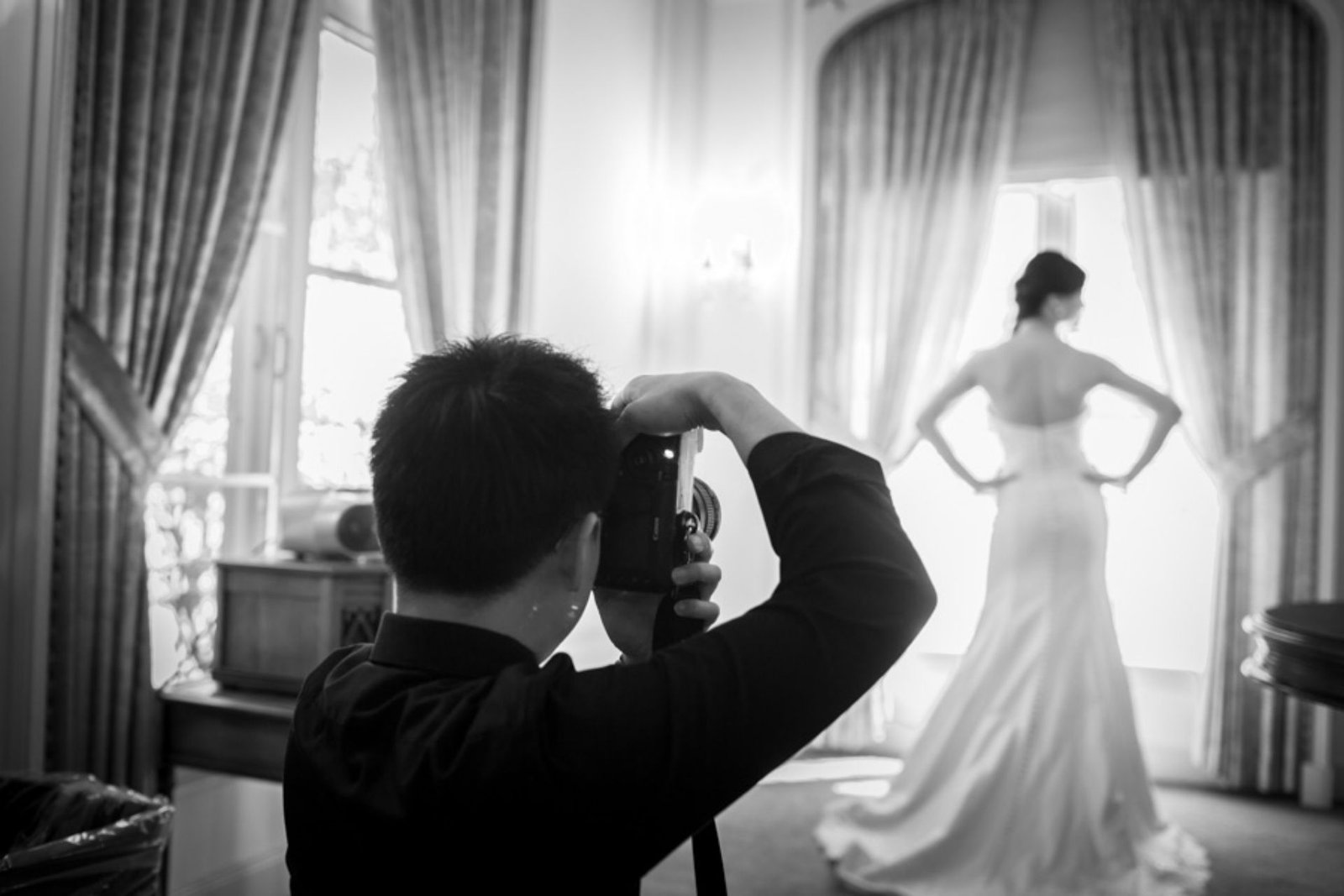 Reasons To Book A Wedding Photographer ..!
