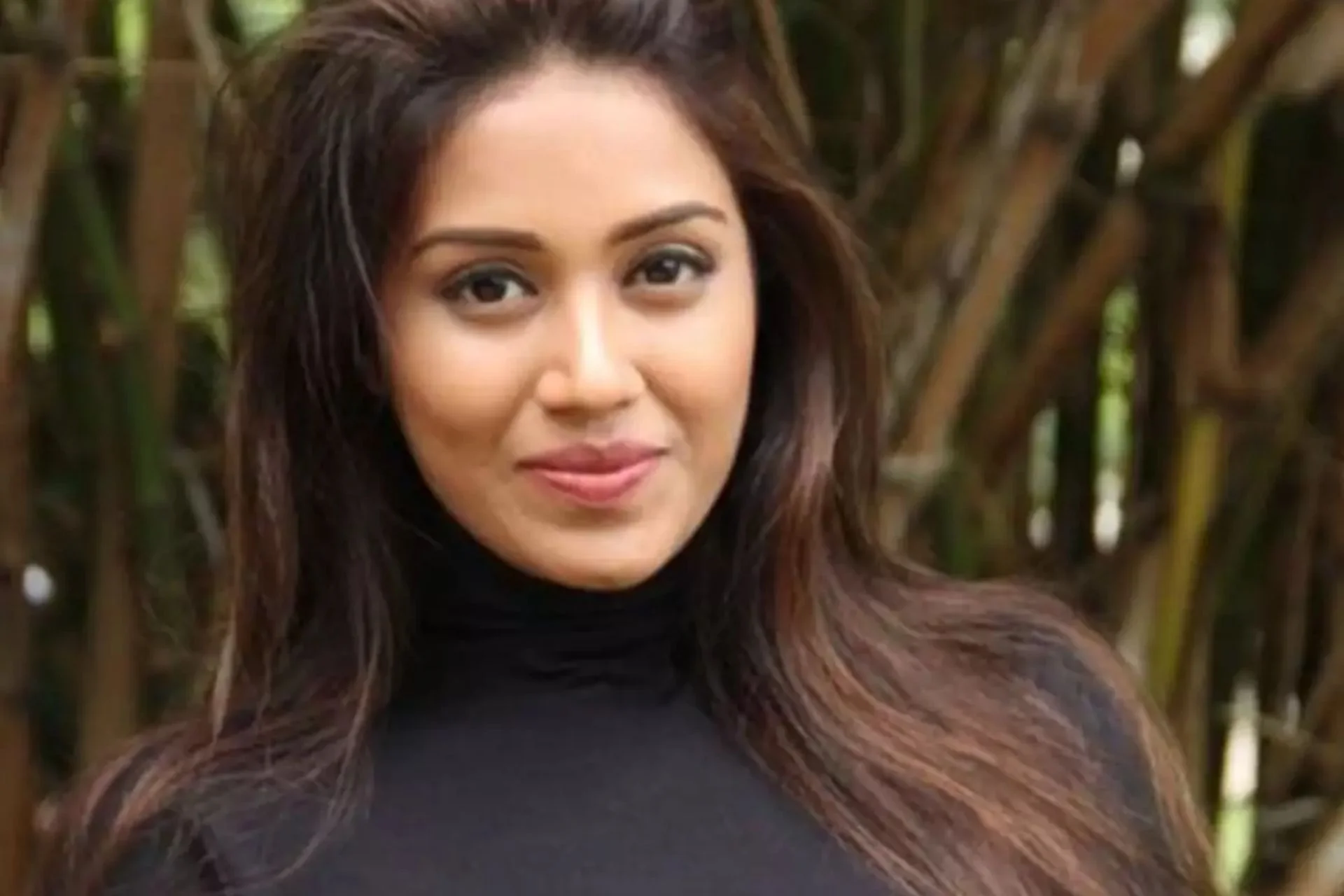 Cockroach Found In Nivetha Pethuraj Food, Swiggy...!