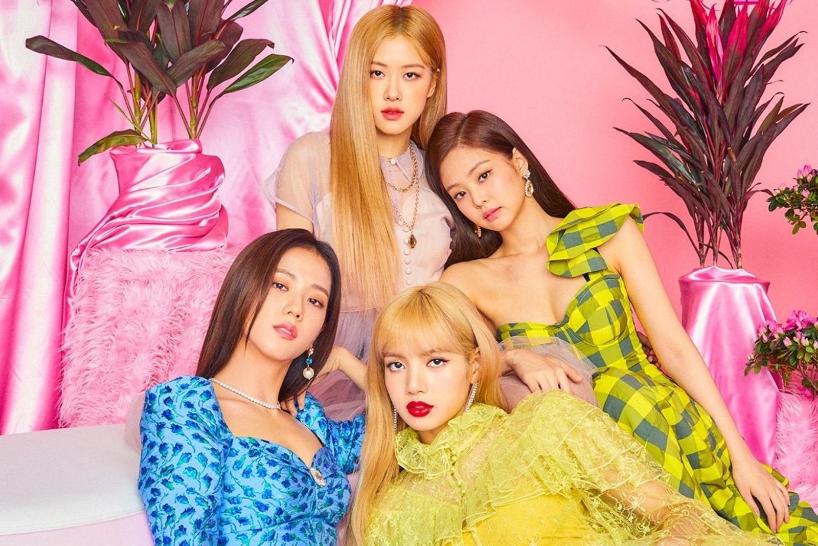 When 'BLACKPINK- Light Up the Sky' is launched on the OTT platform, 'THE MOVIE' will be launched in 100 countries for a worldwide massive release.