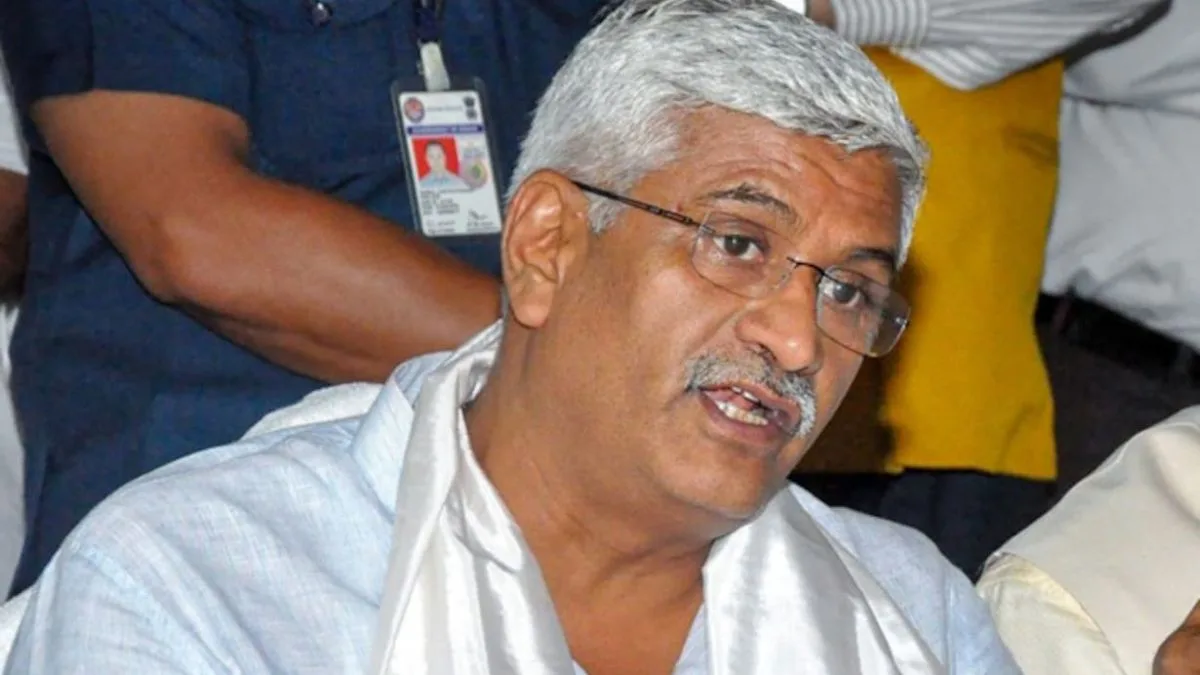 Union Minister Gajendra Singh Shekhawat condemns the ongoing infighting within the Rajasthan Congress, emphasizing that the state's head is more concerned with safeguarding his position than addressing the deteriorating law and order situation. Shekhawat also points out that Rajasthan is lagging behind in terms of development, prompting the state's residents to consider a change in government.