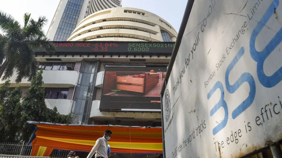 The BSE benchmark, Sensex, ended 556 points stronger at calendar year’s high at 61,749, and Nifty touched a high of 18,267, settling with a solid 166-point gain at 18,256. Bajaj Finance, HDFC twins, Bajaj Finserv, Asian Paints, SBI emerged winners on the 30-share Sensex platform. The BSE Midcap and Smallcap indices were up 0.8% each.