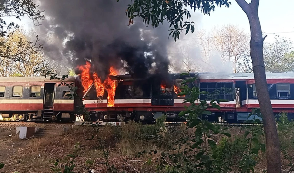 The Kerala government has suspended IPS officer P. Vijayan in connection with the Kozhikode Train Arson Case. The suspension order cites the leak of information and emphasizes the necessity of investigating the matter thoroughly. The accused in the case, Saifi, was arrested in Ratnagiri on April 5.

