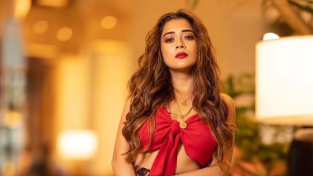 Tina Datta, the actress who is currently part of the TV show 'Hum Rahein Na Rahein Hum', has written an open letter to trolls. In her letter, she said that negativity cannot overpower her zeal and positivity and won't let hate pull her down