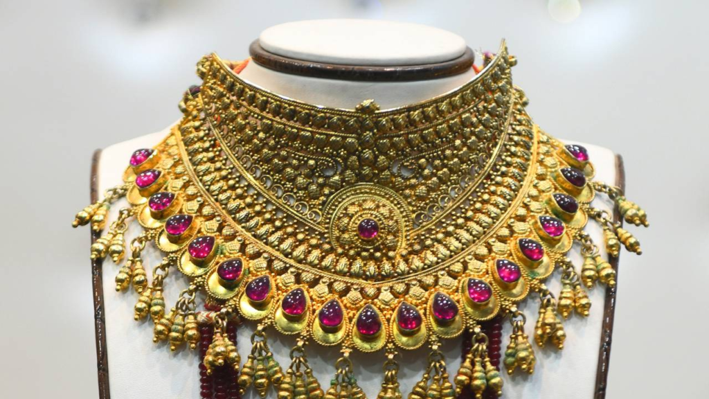 On World Ethnic Day, explore the rich heritage and evolution of traditional Indian temple, Rajasthani, and Bengal jewellery. Discover the intricate designs, rich craftsmanship, and the shift towards modern styles while still preserving the classic charm. Learn how these jewellery forms are inspired by divine figures, temple spires, and deities, and how they hold cultural significance and allure.