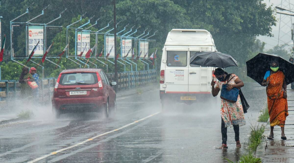 Stay informed about the ongoing monsoon weather conditions in India, as incessant rain continues to wreak havoc in several states, resulting in widespread flooding. Get the latest updates on the Mumbai weather forecast and monsoon 2023.