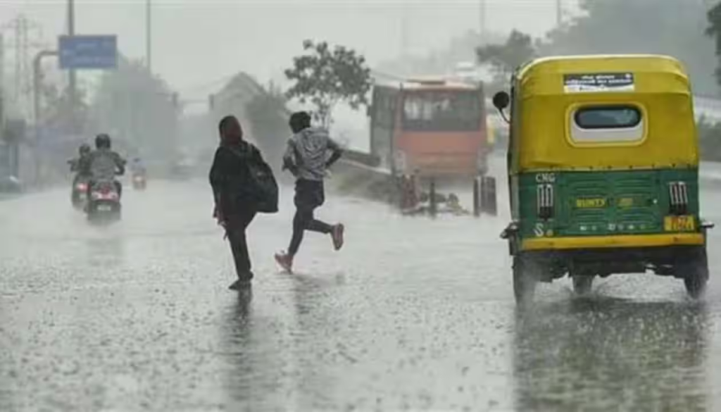Heavy rains lashed parts of Delhi NCR on Friday morning, bringing much-needed relief from the scorching heat. The rains also caused waterlogging in some areas. The India Meteorological Department (IMD) has predicted moderate rainfall during the day in Delhi. The maximum temperature in the national capital is expected to settle at 35 degrees Celsius.