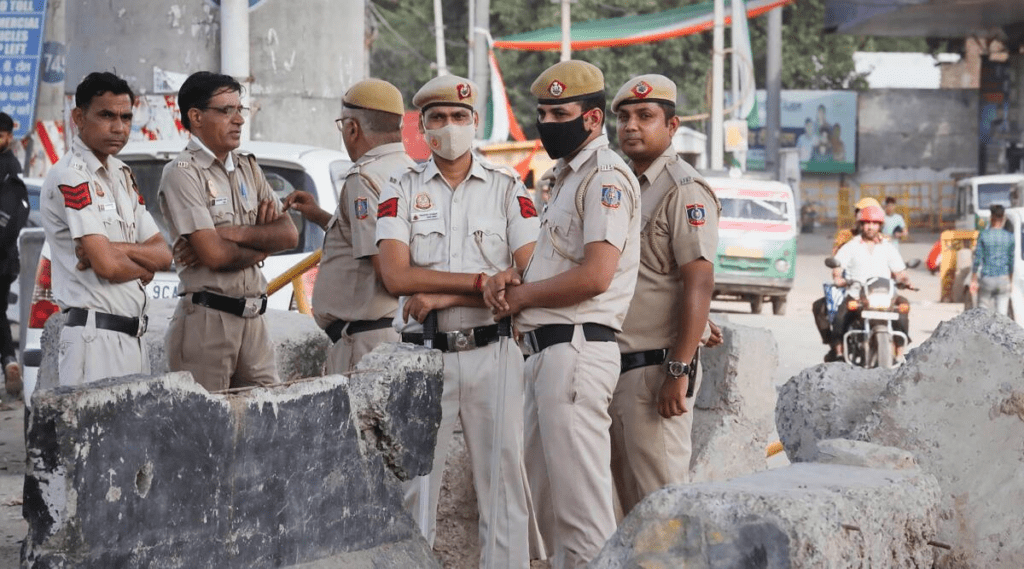 In a dramatic incident, the Delhi Police Special Cell successfully apprehended a contract killer named Kamil after a fierce shootout in Rohini's Sector 29-30. Despite being urged to surrender, Kamil opened fire on the police team, leading to a retaliatory response. Ultimately, he sustained a gunshot wound in his leg, enabling his arrest. 