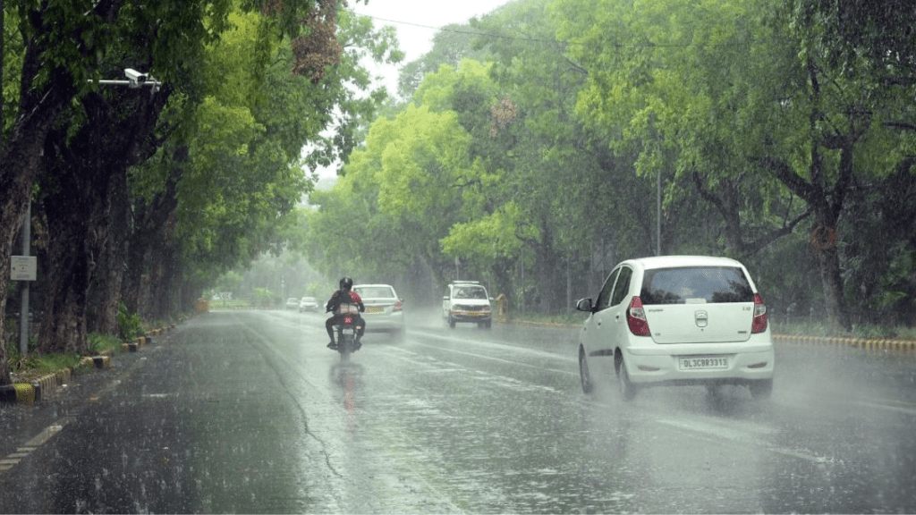 The India Meteorological Department (IMD) forecasts light rain and pleasant weather for Delhi between August 17 and 23. Expect maximum temperatures to hover between 35°C and 37°C during this period. Get the latest weather updates and details.
