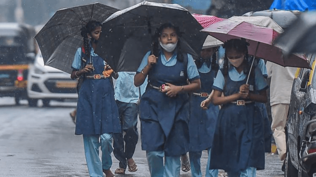 Heavy rain forces closure of schools in Vellore and Ranipet, impacting classes 1-5in Tamil Nadu. 
