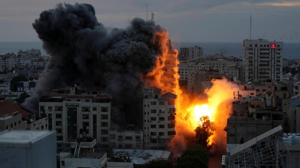 "Israel's army announces the death of Hamas elite unit commander Ali Qadi in a significant airstrike. Meanwhile, the Gaza conflict continues, resulting in 344 casualties. Stay updated on this developing situation."