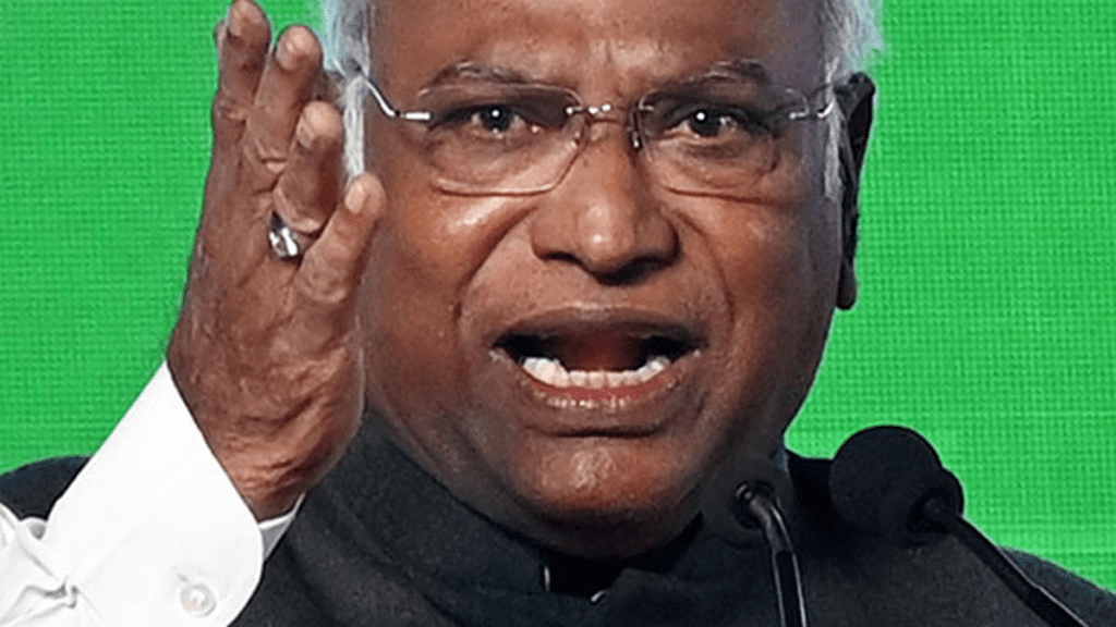 At a recent rally in Delhi, Mallikarjun Kharge targeted the BJP and the Centre, accusing them of promoting divisive politics. He called for national unity and peace, urging people to stand against such tactics.