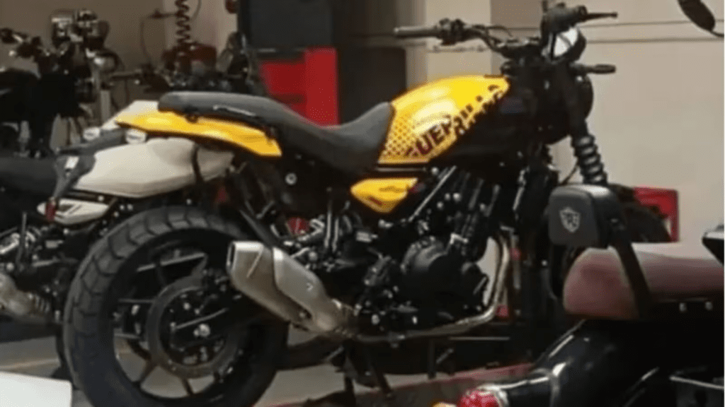 Royal Enfield Guerrilla 450 Dash Unveiled with Peix Bronze and Smoke Silver Colors