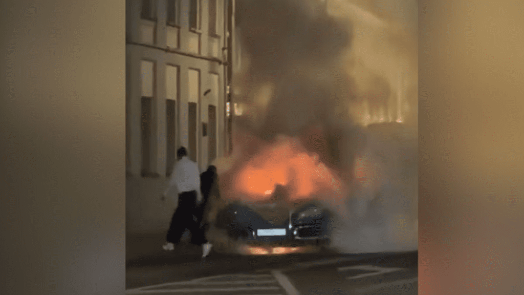 Shocking Explosion: Putin’s Aurus Senat Limousine Catches Fire in Moscow